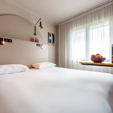 Ibis Styles Marseille Centre Prado Place Castellane Exterior photo